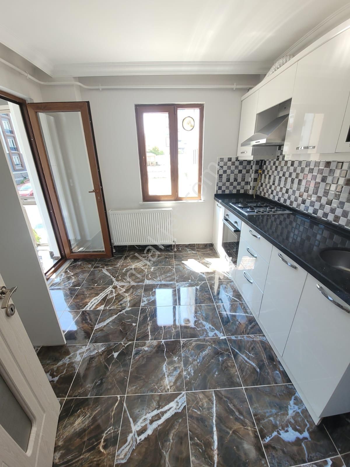 Delux'den Hürriyet Mah.'de Havuz Manzaralı Geniş Lux 2+1 - Görsel 7