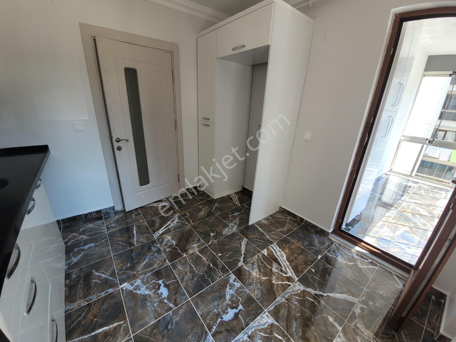 Delux'den Hürriyet Mah.'de Havuz Manzaralı Geniş Lux 2+1 - Görsel 11