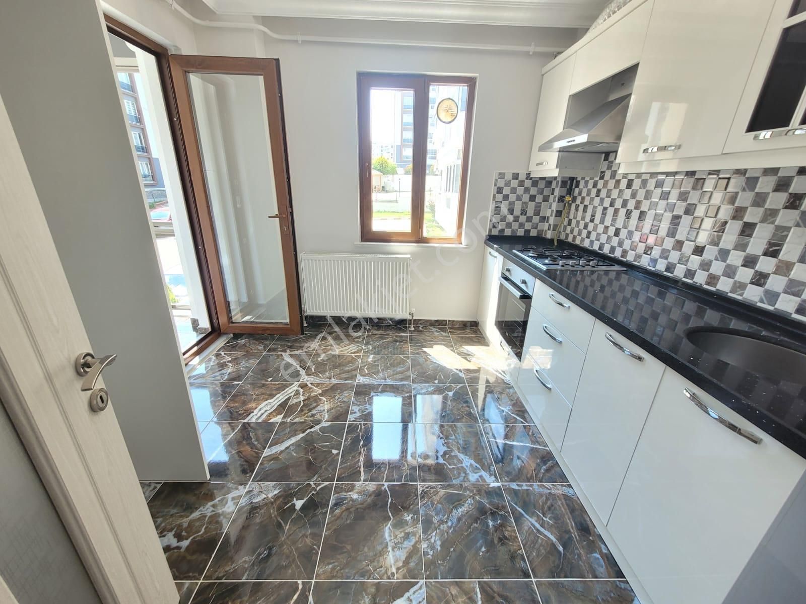 Delux'den Hürriyet Mah.'de Havuz Manzaralı Geniş Lux 2+1 - Görsel 8