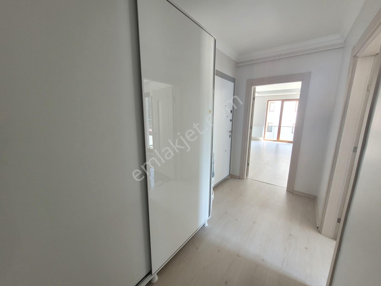 Delux'den Hürriyet Mah.'de Havuz Manzaralı Geniş Lux 2+1 - Görsel 2