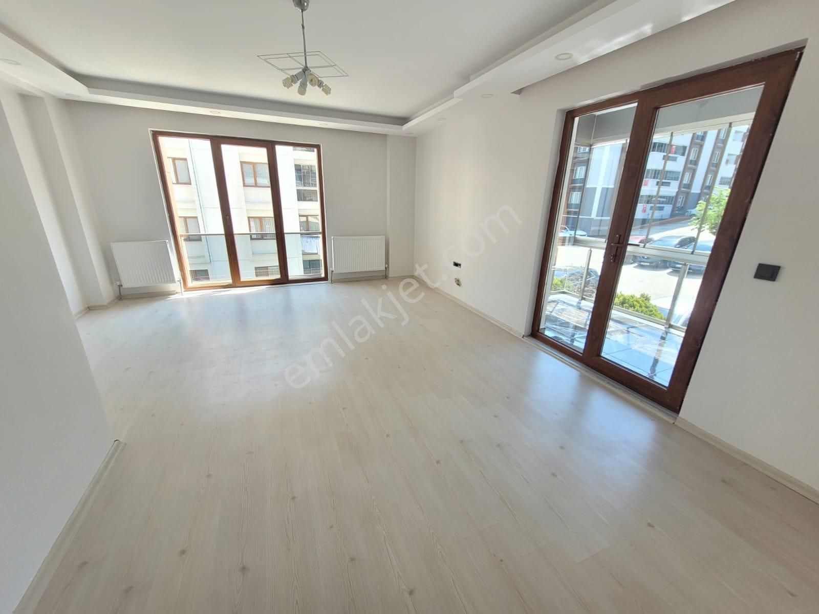 Delux'den Hürriyet Mah.'de Havuz Manzaralı Geniş Lux 2+1 - Görsel 3