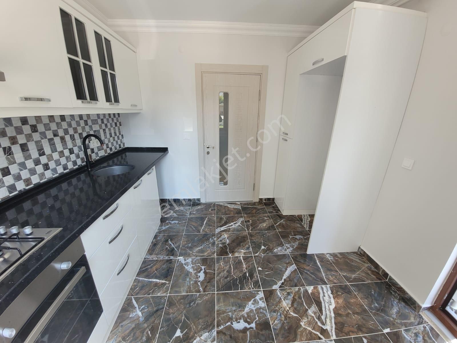 Delux'den Hürriyet Mah.'de Havuz Manzaralı Geniş Lux 2+1 - Görsel 10