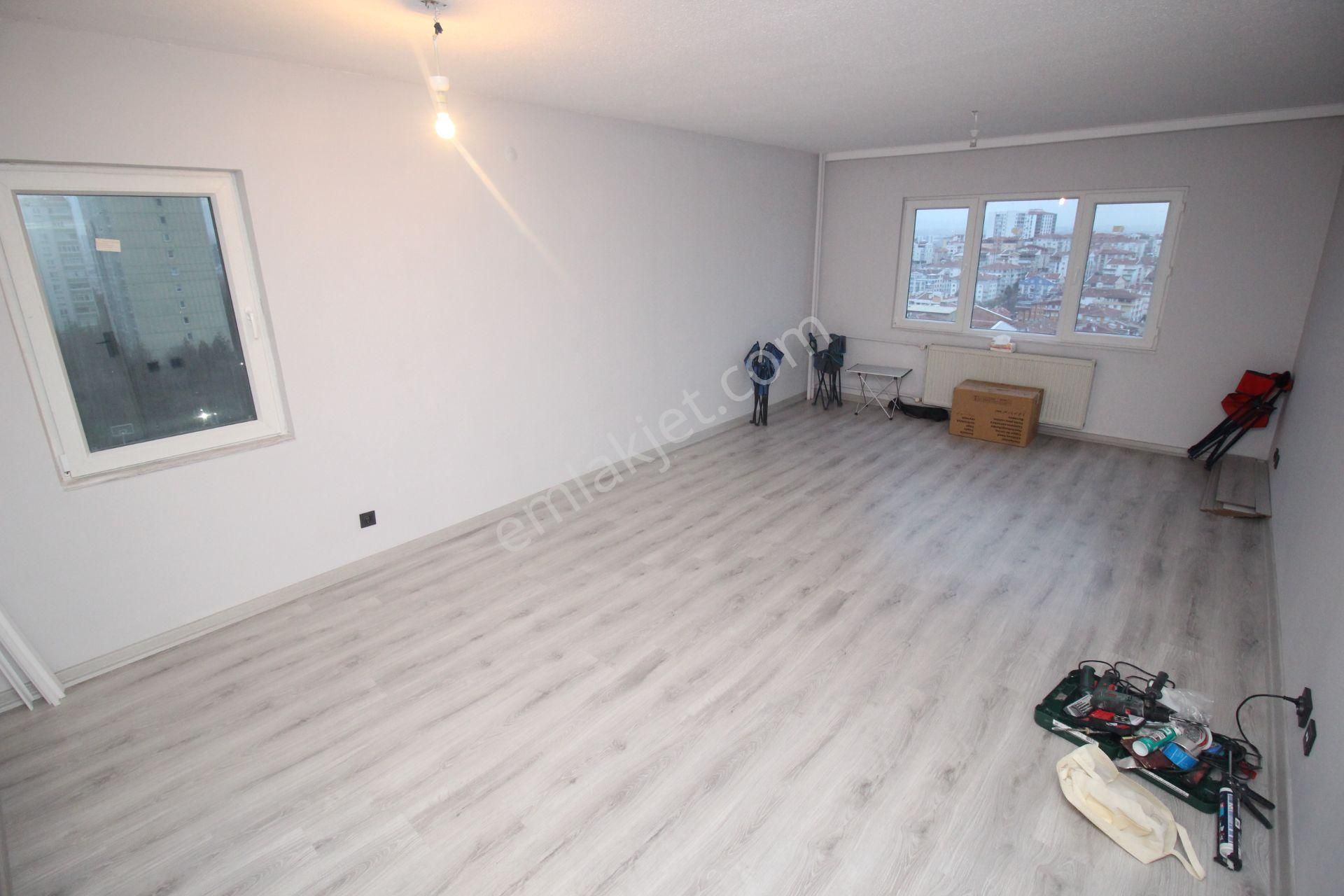 Elvankent Banka Blokları'nda Arakat Asansörlü Manzaralı 2+1 Satılık Daire - Görsel 9