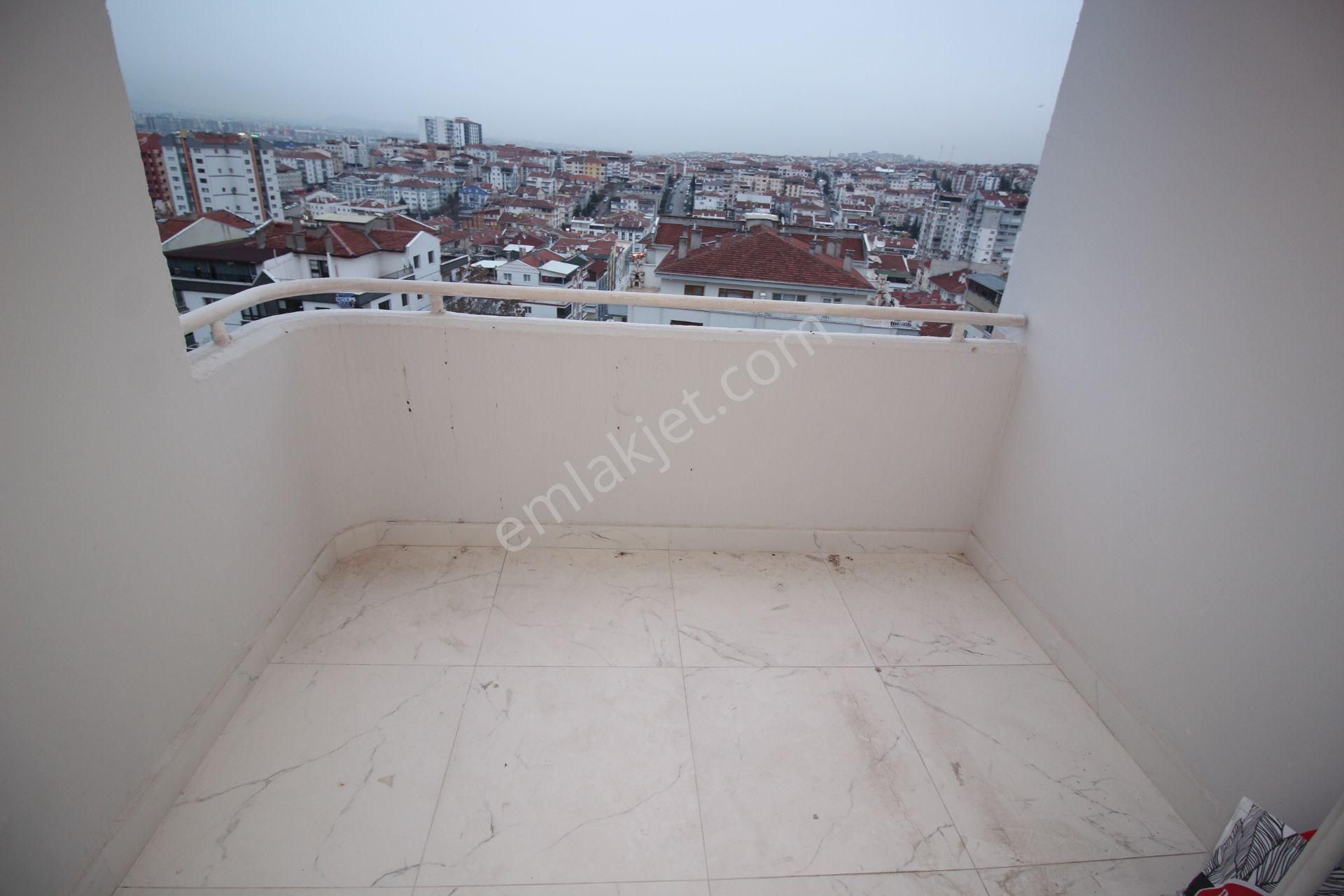 Elvankent Banka Blokları'nda Arakat Asansörlü Manzaralı 2+1 Satılık Daire - Görsel 5