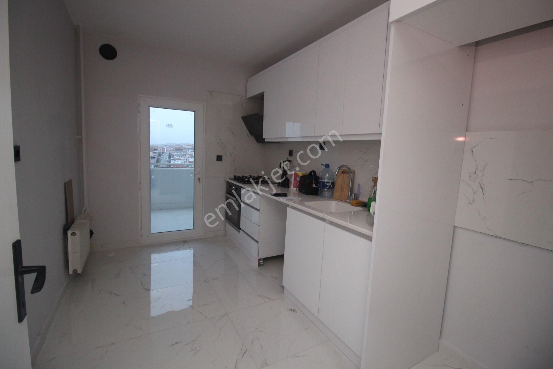 Elvankent Banka Blokları'nda Arakat Asansörlü Manzaralı 2+1 Satılık Daire - Görsel 2