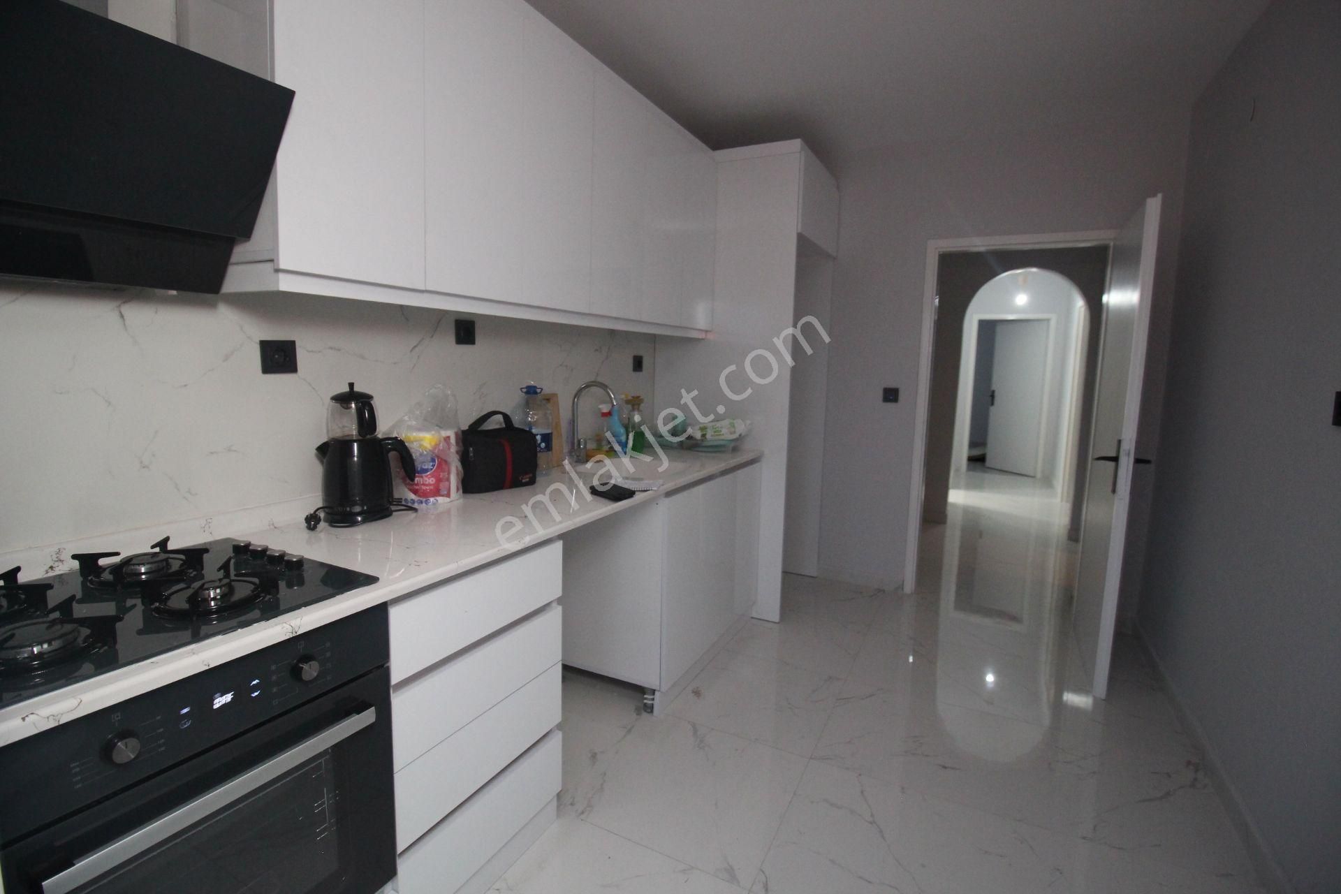 Elvankent Banka Blokları'nda Arakat Asansörlü Manzaralı 2+1 Satılık Daire - Görsel 3