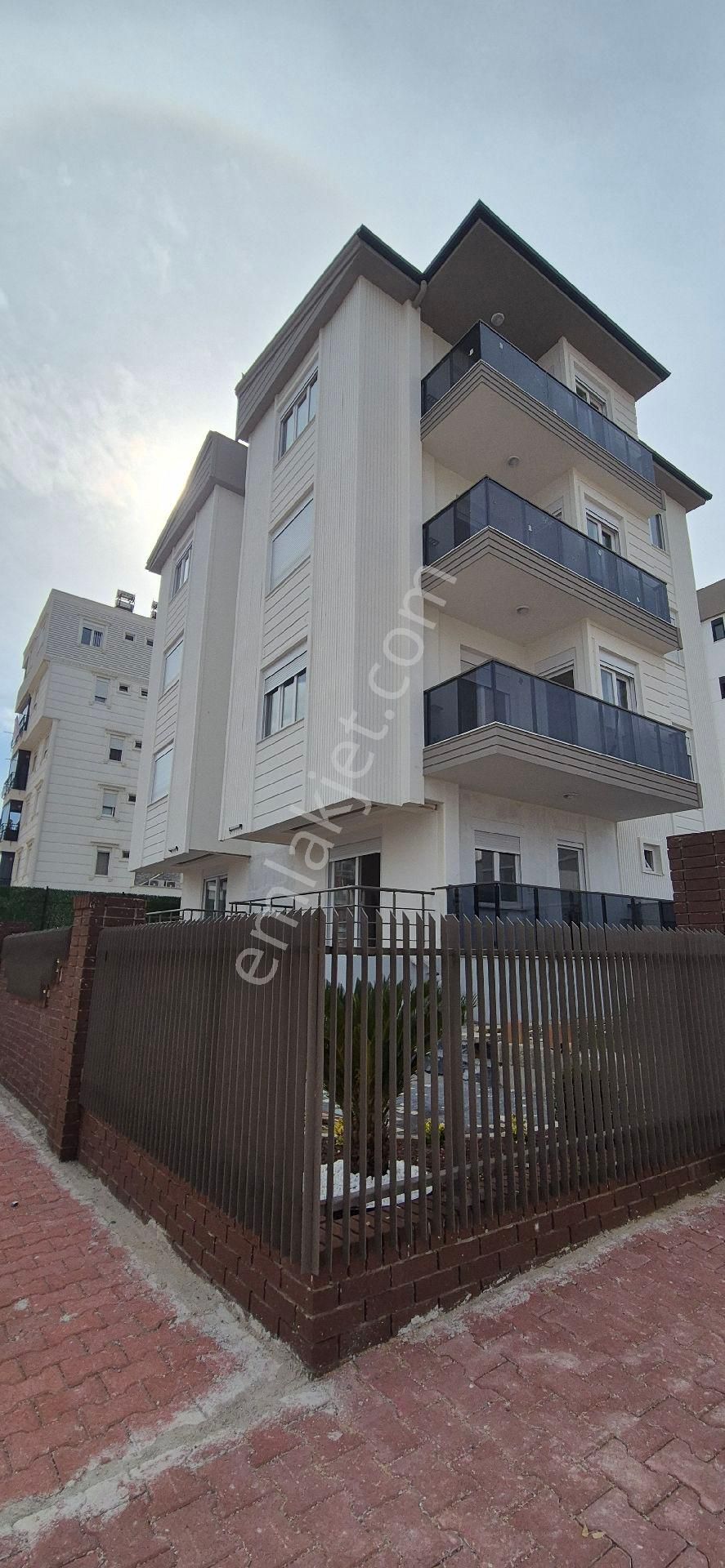 Fevzi Çakmak'ta Antalya Manzaralı Kapalı Mutfak 1+1 Daire