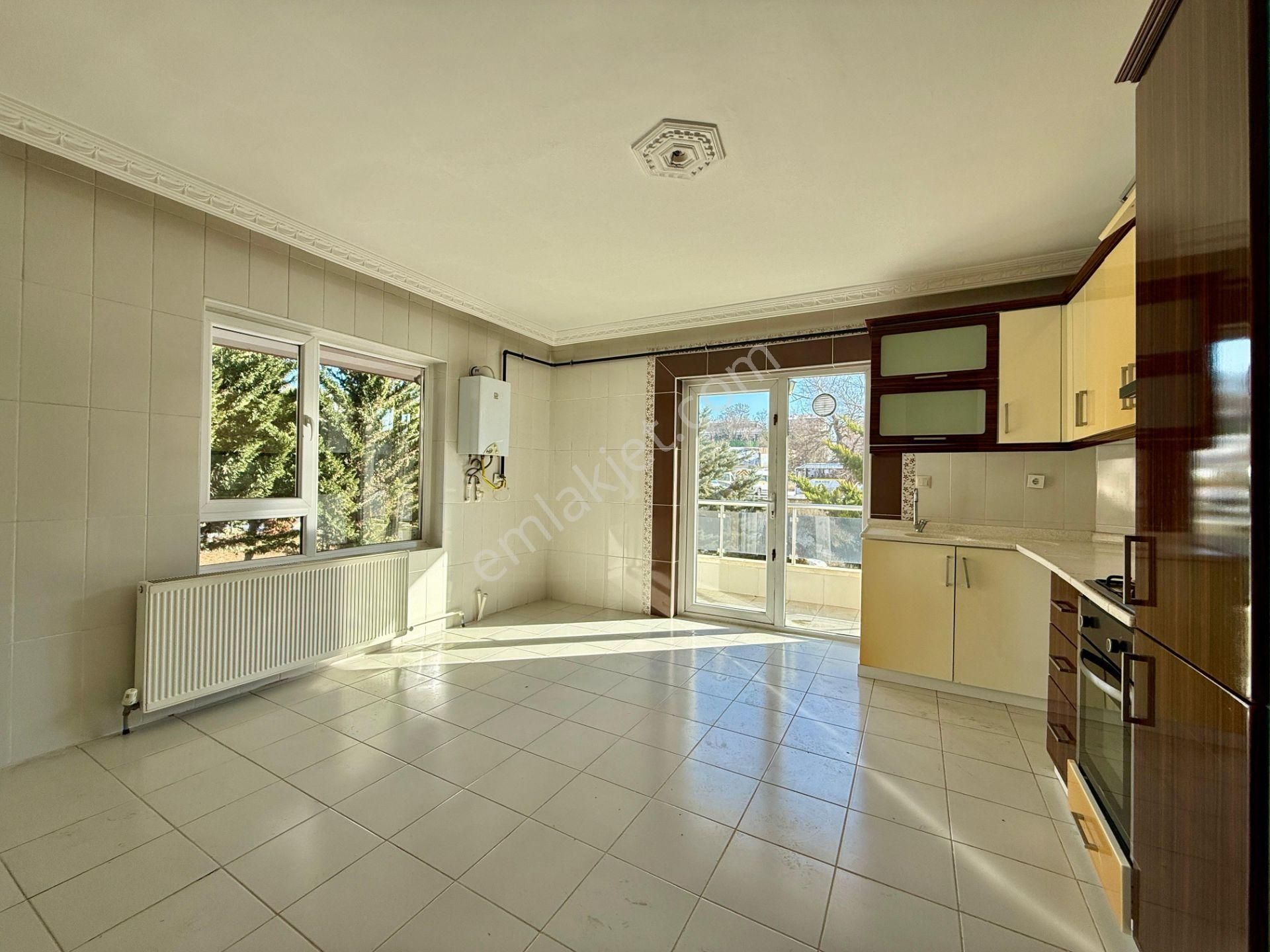 Kalecik Emlak'tan Protokol Yolu Yakını, E.banyolu 150m² 3+1 Daire