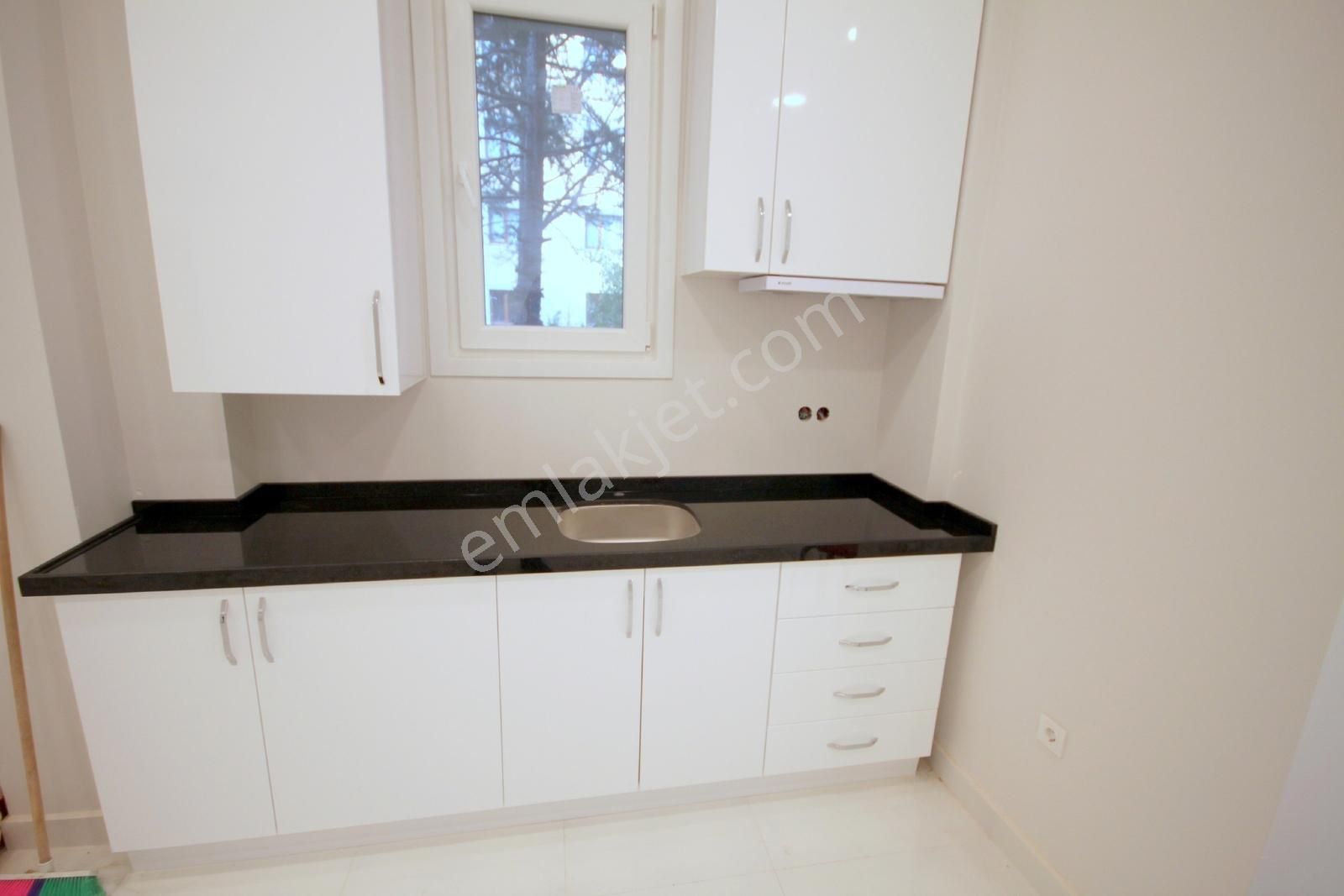 Satılık Dükkan Ferahevlerde İskanlı Yatırımcıya Uygun Büyük Arsa - Görsel 4