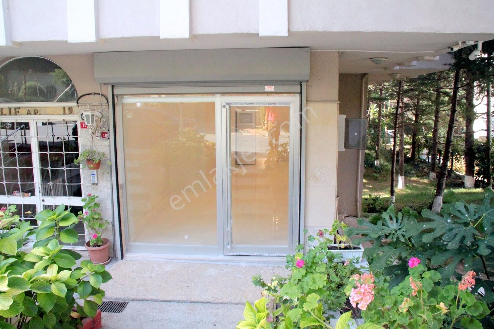 Satılık Dükkan Ferahevlerde İskanlı Yatırımcıya Uygun Büyük Arsa - Görsel 10