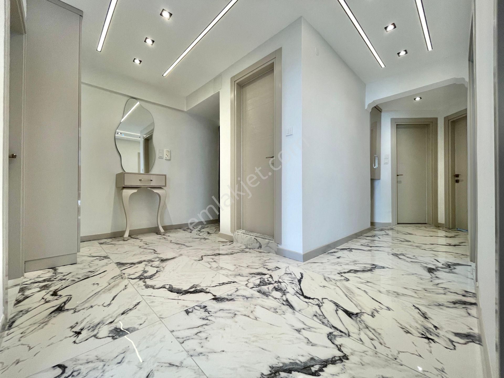 Berkay Demirel'den İkizçayda Ön Cephe Ayrı Mutfak Çift Balkon 3+1 Daire - Görsel 4