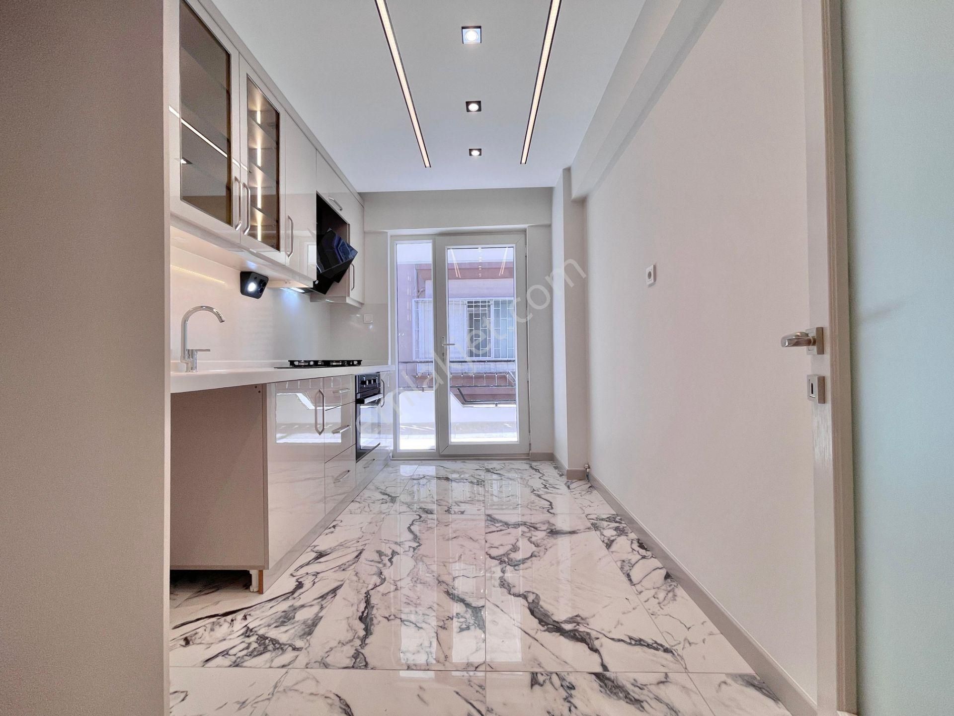 Berkay Demirel'den İkizçayda Ön Cephe Ayrı Mutfak Çift Balkon 3+1 Daire - Görsel 20