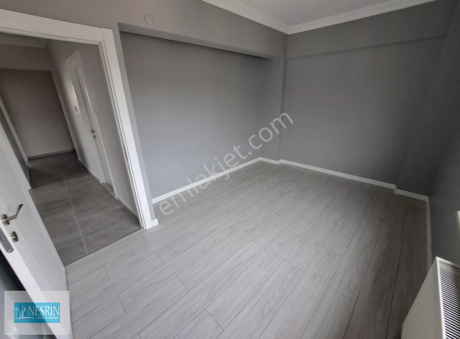 Nesrin Emlak'tan Merkezde Full Bakımlı Asansörlü Binada - Görsel 2