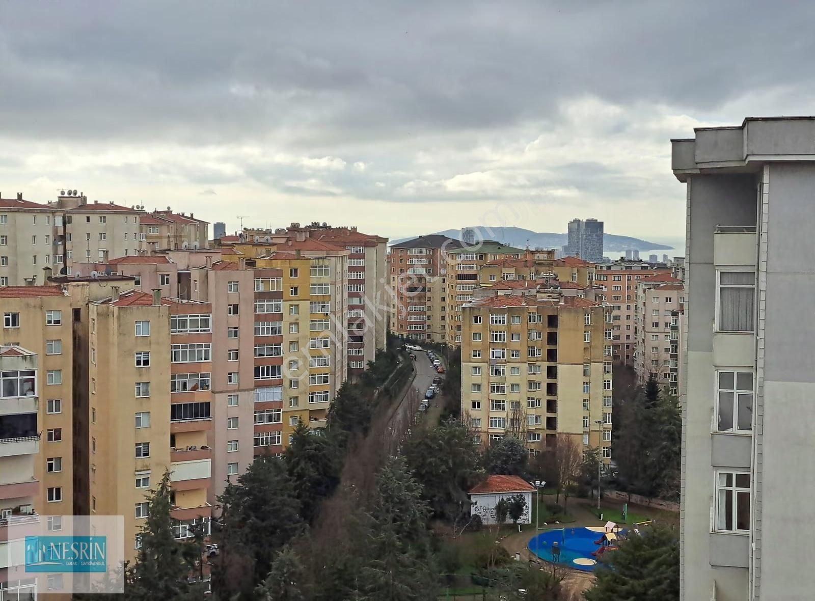 Nesrin Emlak'tan Merkezde Full Bakımlı Asansörlü Binada