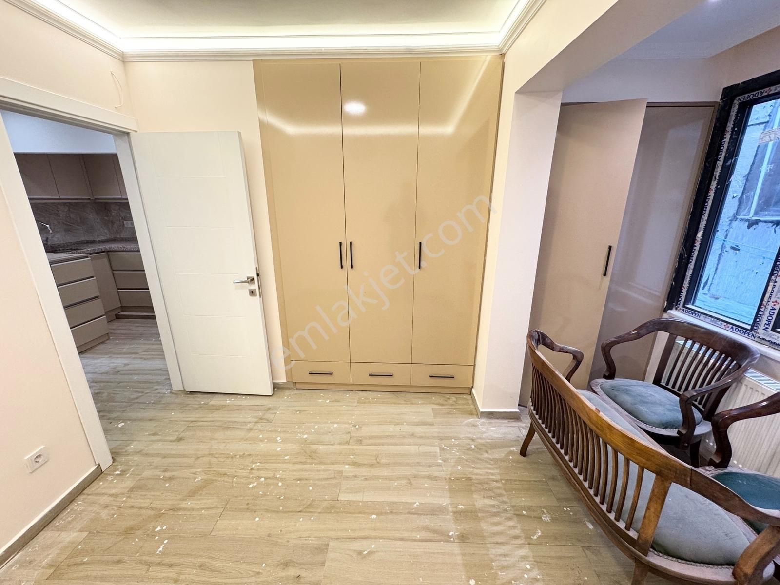 Hastaneler Bölgesinde İçi Komple Yapılı Yenilenmiş 1+1 Daire - Görsel 3