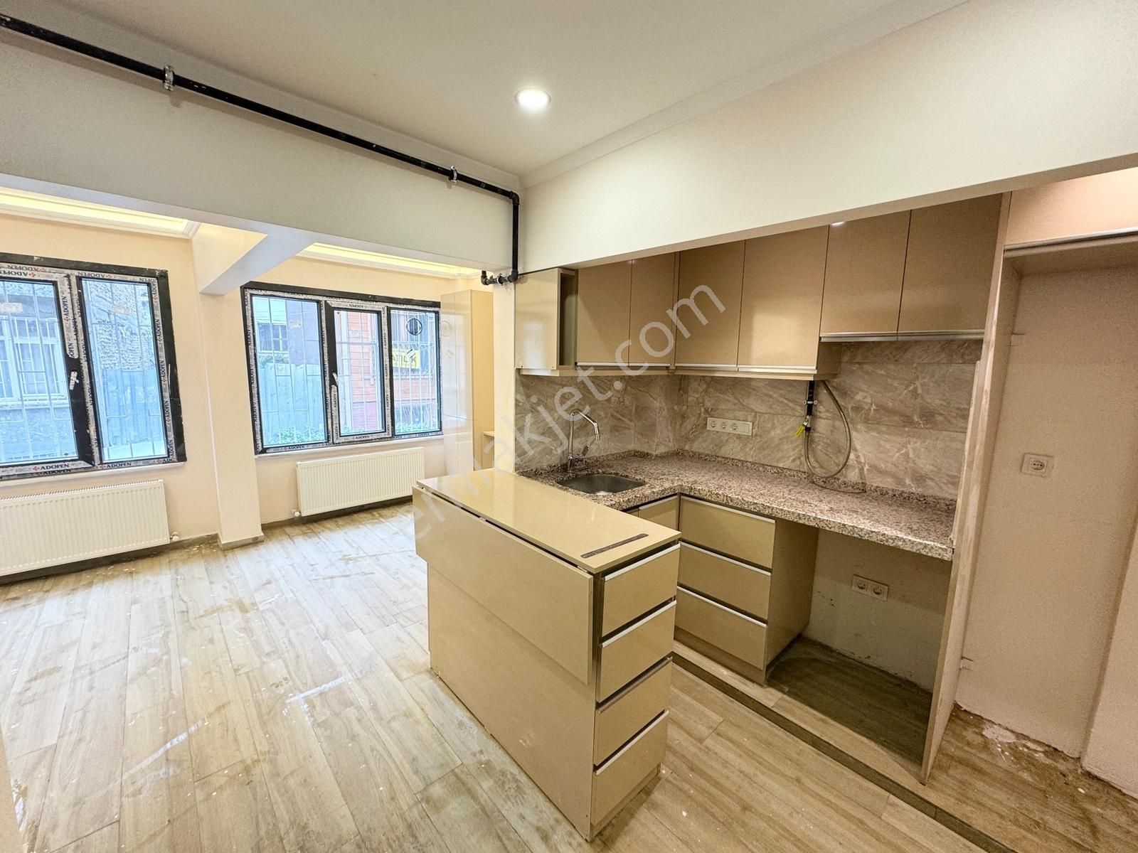 Hastaneler Bölgesinde İçi Komple Yapılı Yenilenmiş 1+1 Daire