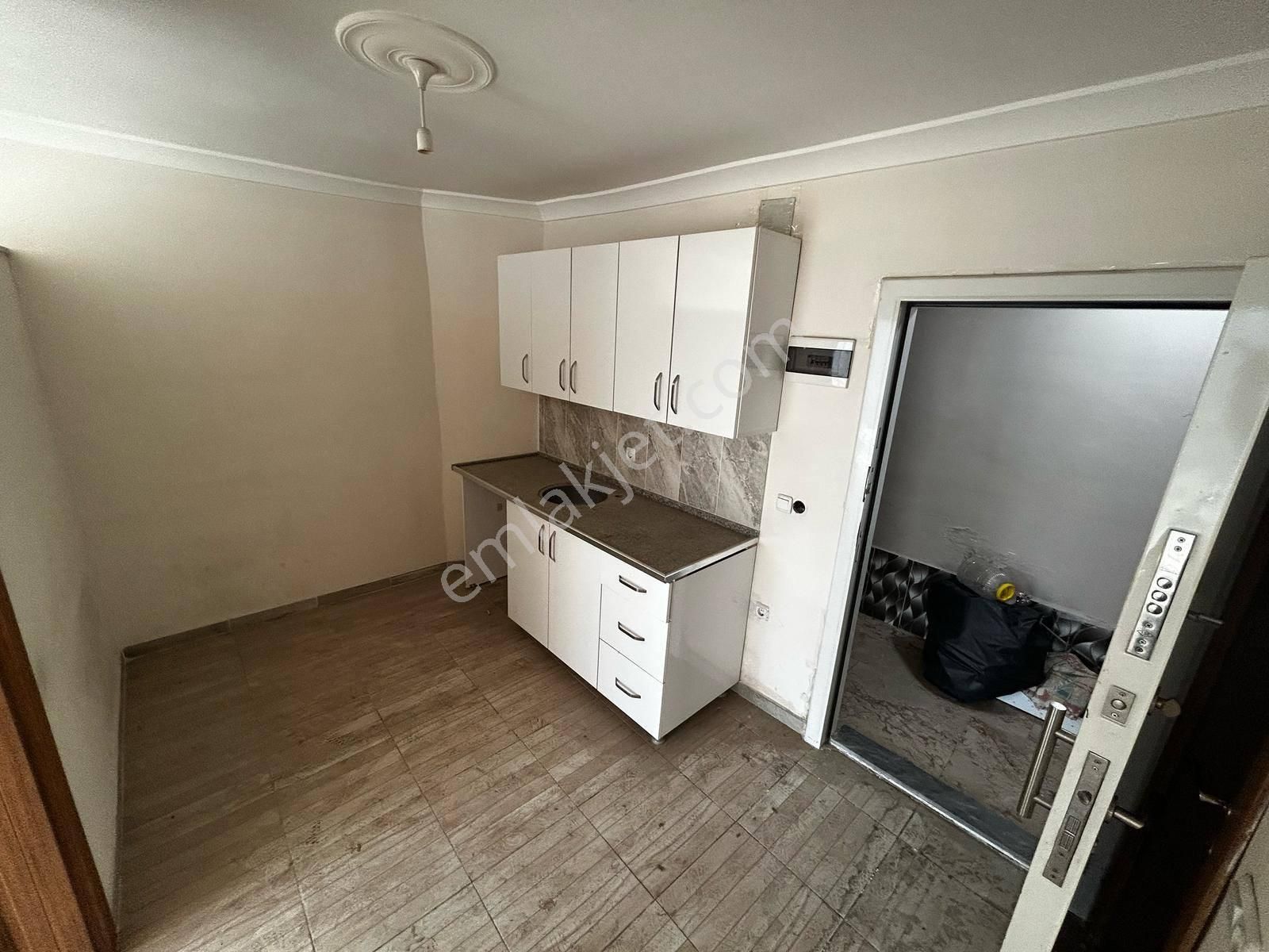 Turgutlu Satılık Albayrak Mah 1+1 Oda 55m2 2. Kat C.b.ü. Karşısı Tren Yolu Cepheli Daire