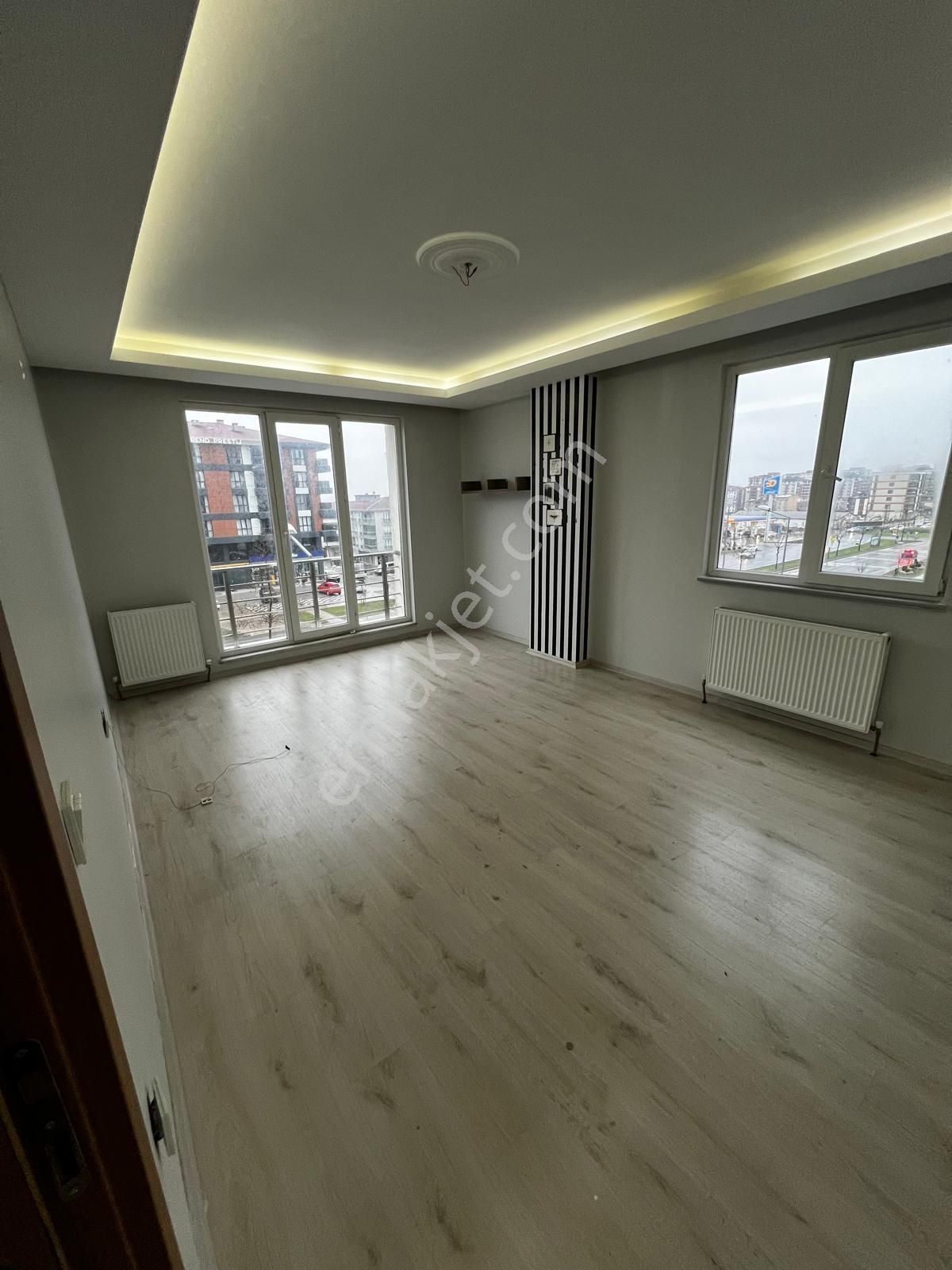 Ali Osman Çelebi Bulvarı Üzerinde Kiralık 2+1 Daire