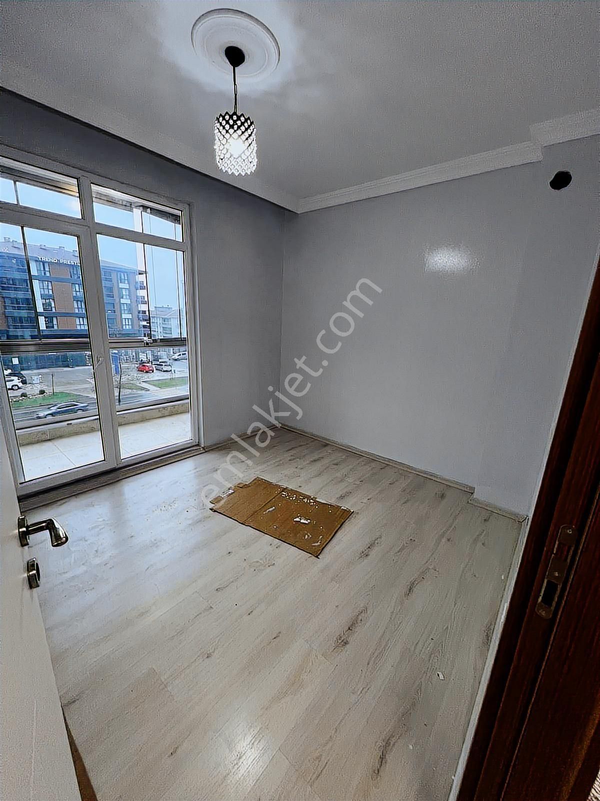 Ali Osman Çelebi Bulvarı Üzerinde Kiralık 2+1 Daire - Görsel 2