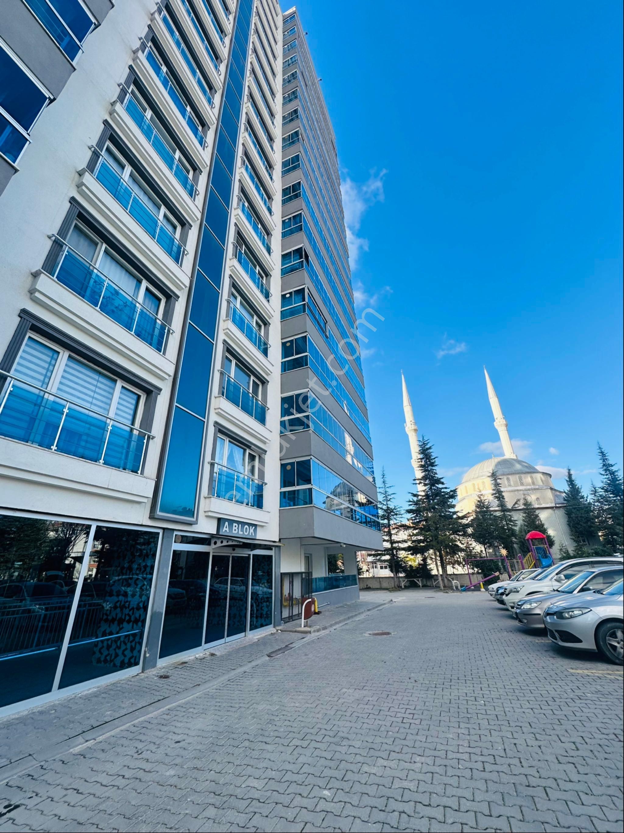 **kapora Alındı **geniş Oturumlu 4+1 200 M2 Acil Satılık