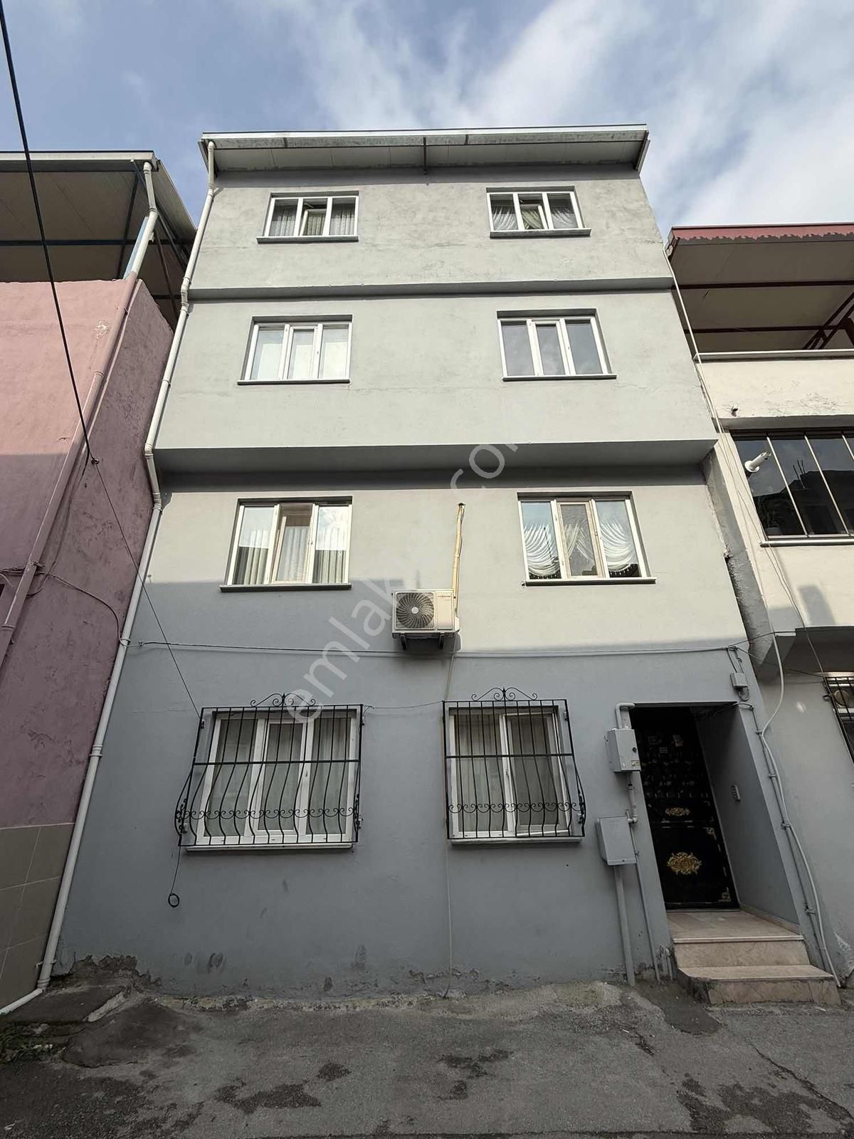 Vatan Mahallesinde Merkezi Konumda 2+1 Çift Cephe Kiralık Daire