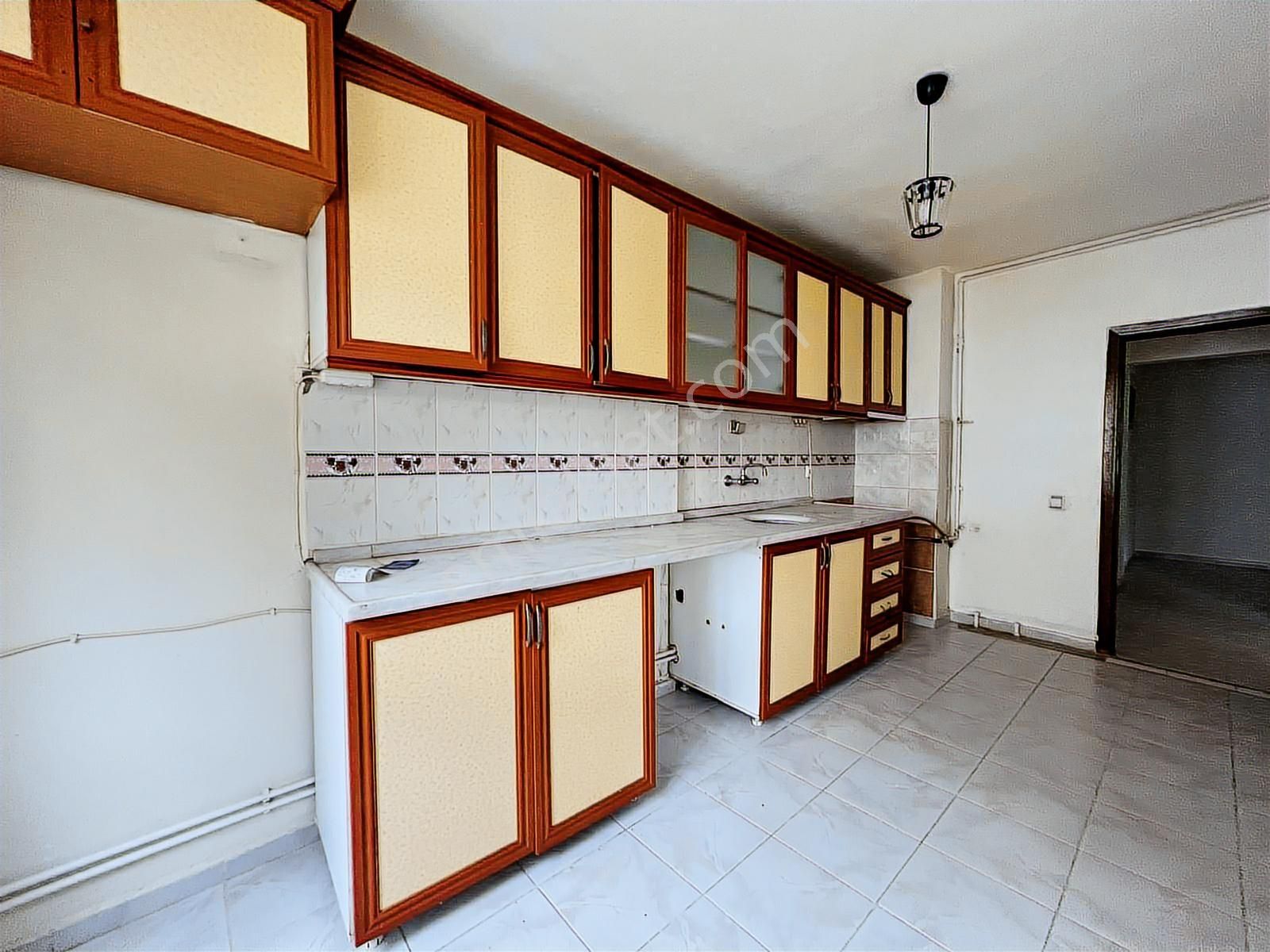 Engin Emlak'tan Ara Kat Güney Cephe 3+1 Daire