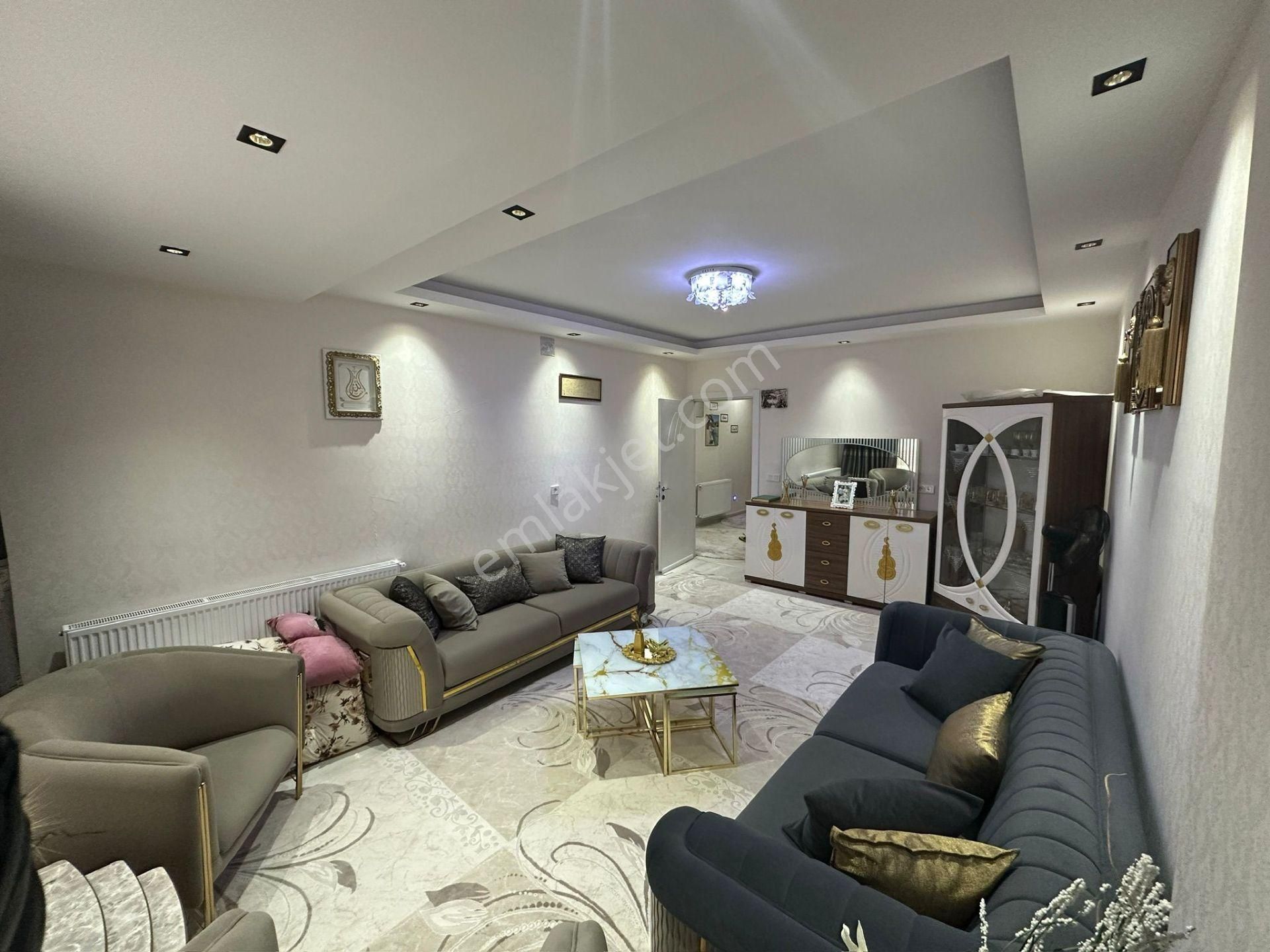 Akev Gayrimenkul'den Batıkent'de Cadde Üstü 3+1 Daire