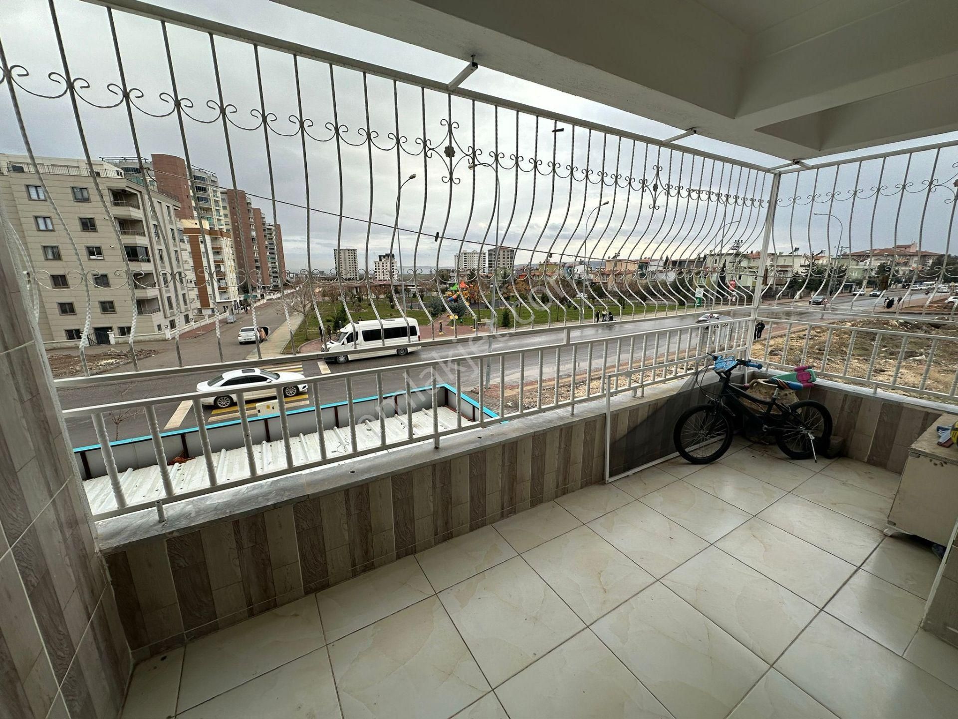 Akev Gayrimenkul'den Batıkent'de Cadde Üstü 3+1 Daire - Görsel 11