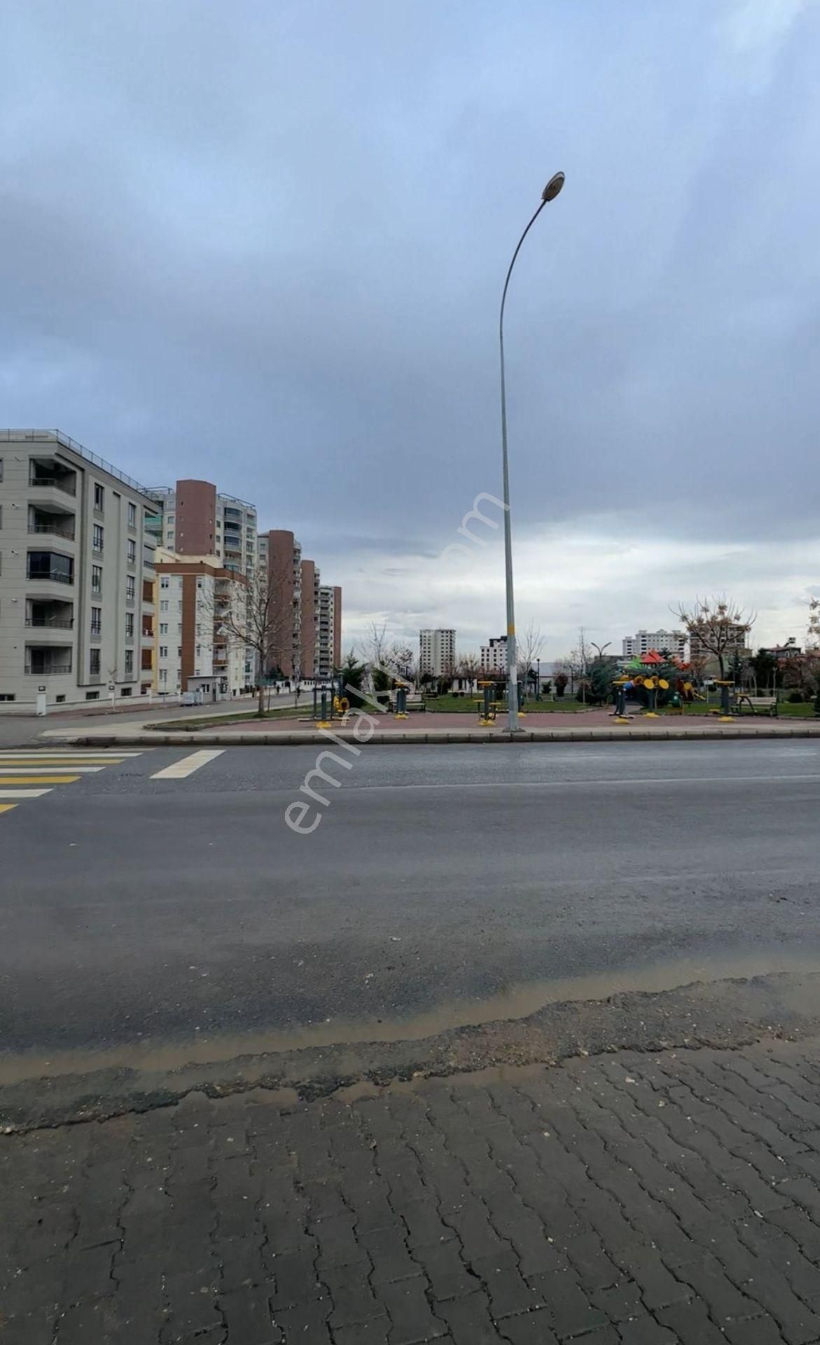 Akev Gayrimenkul'den Batıkent'de Cadde Üstü 3+1 Daire - Görsel 30