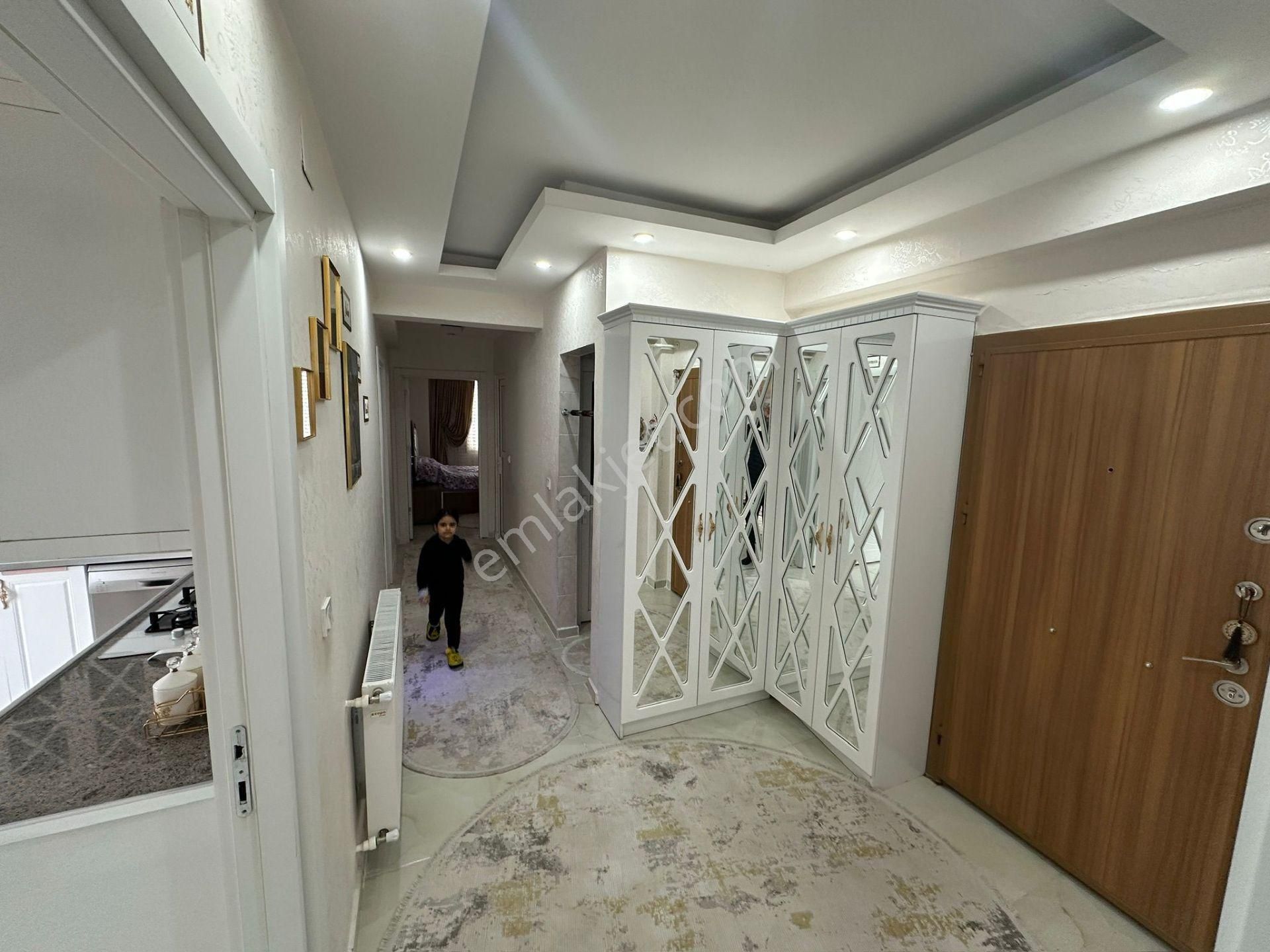 Akev Gayrimenkul'den Batıkent'de Cadde Üstü 3+1 Daire - Görsel 23