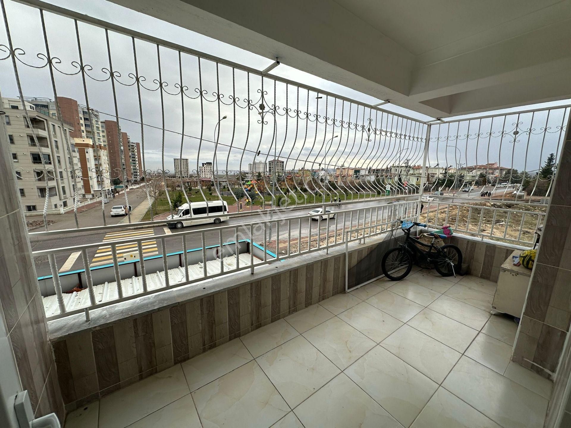 Akev Gayrimenkul'den Batıkent'de Cadde Üstü 3+1 Daire - Görsel 13