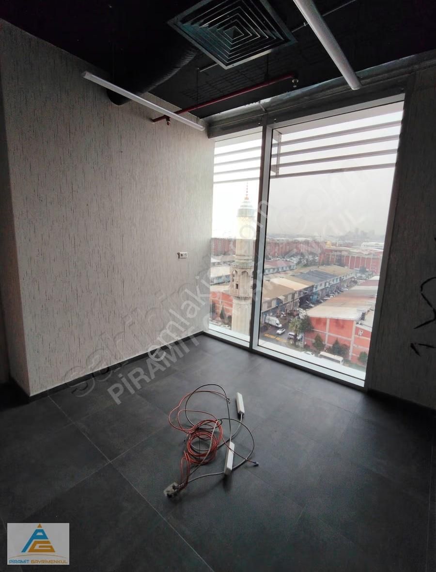 Metro34'te Kiralık Büyük Tip İçi Yapılı Ofis - Görsel 13