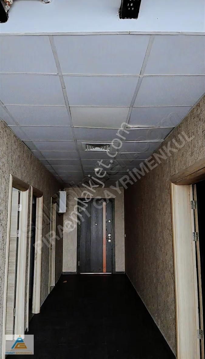 Metro34'te Kiralık Büyük Tip İçi Yapılı Ofis