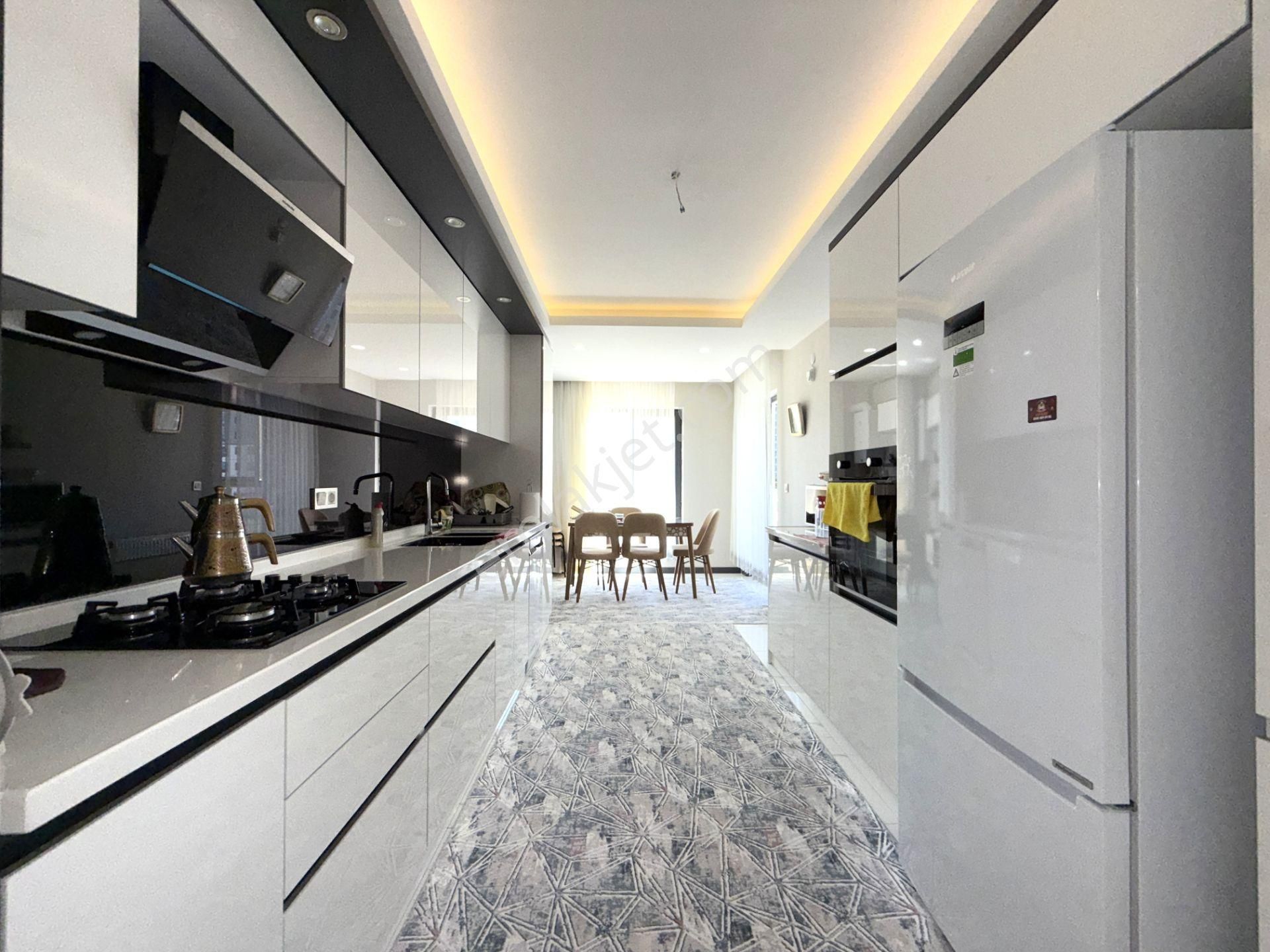 Kalecik Emlak'tan Teras Balkonlu Giyinme O.asansörlü 4+1 190m² Daire