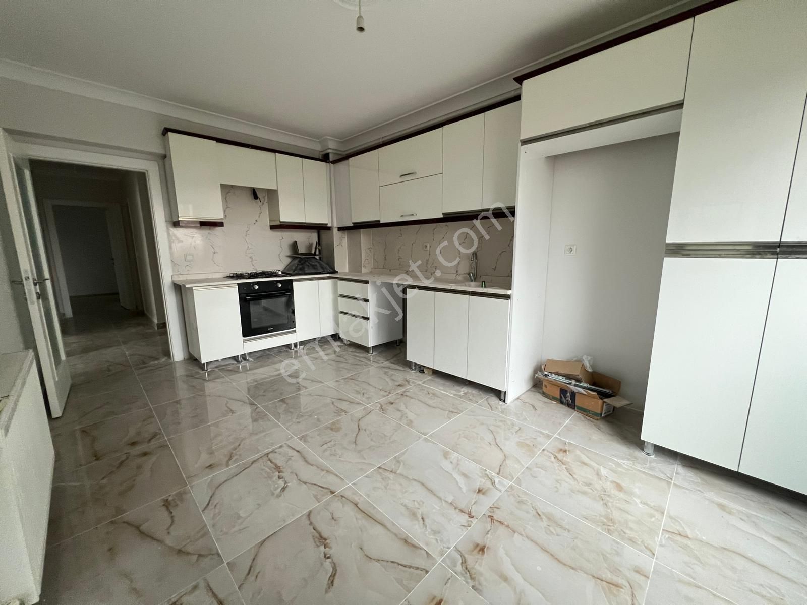 Engin Emlak'tan Pursaklar Saray'da G. Odalı 3+1 Site Dairesi