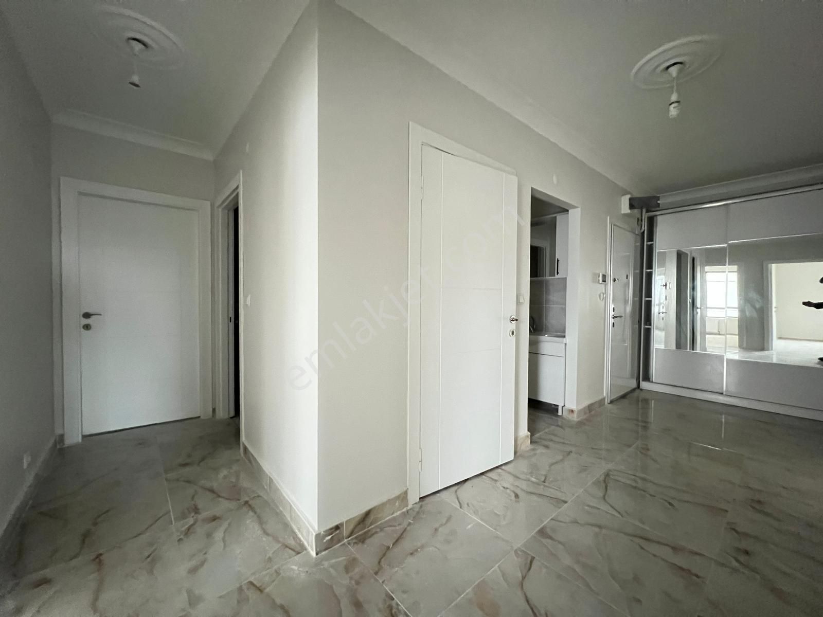 Engin Emlak'tan Pursaklar Saray'da G. Odalı 3+1 Site Dairesi - Görsel 10