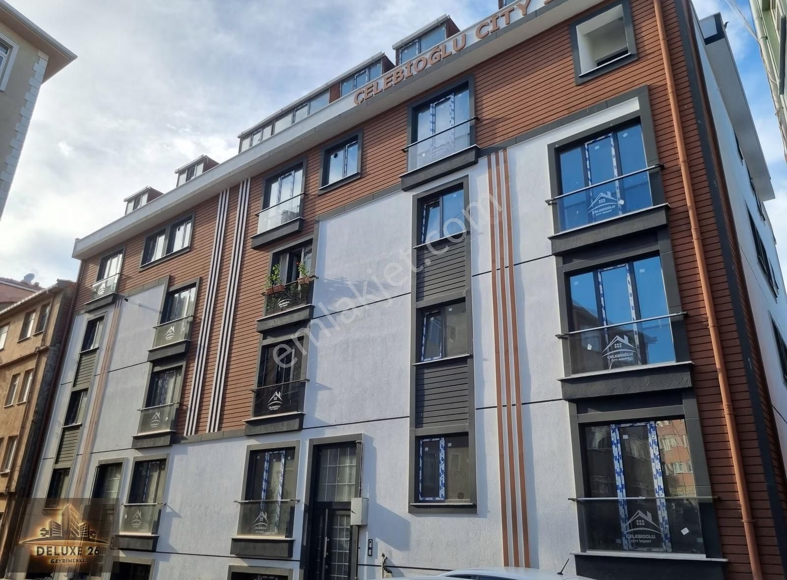 Deluxe 26 ' Dan Yeni Binada Asansörlü Balkonlu 3+1 130 M2 Daire