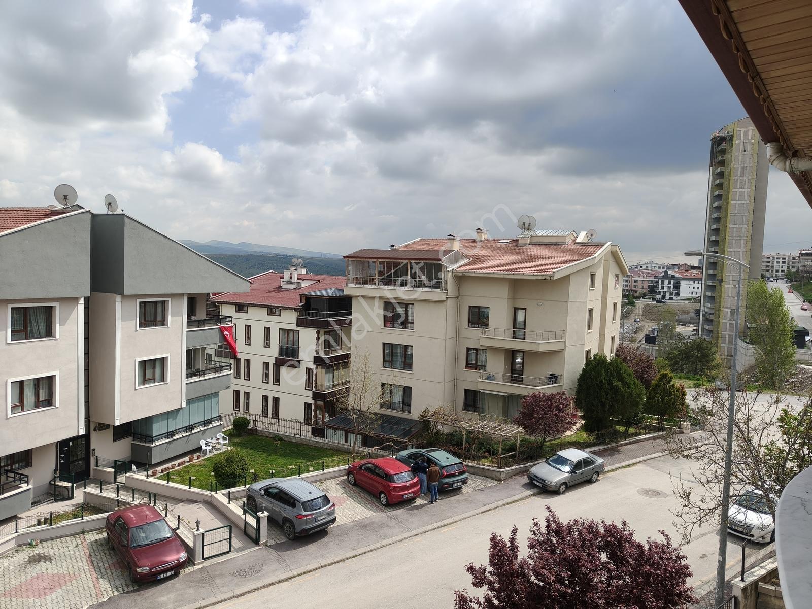 Emaks'tan/birlik'te/iyi Konumda/ön Cephe/bakımlı/5+1/teras