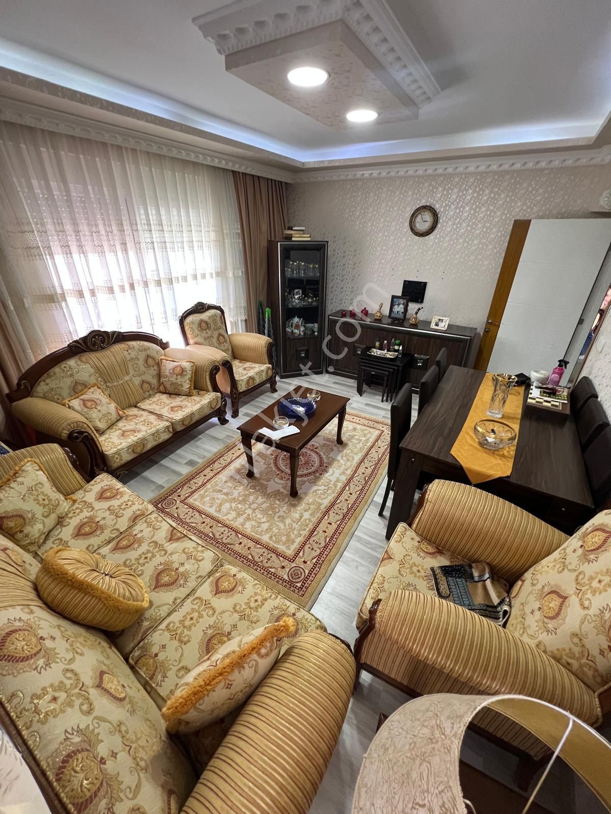 Tramvayın Dibi Diş Hastanesi Karşısında Arakatta 3+1 Kocaman