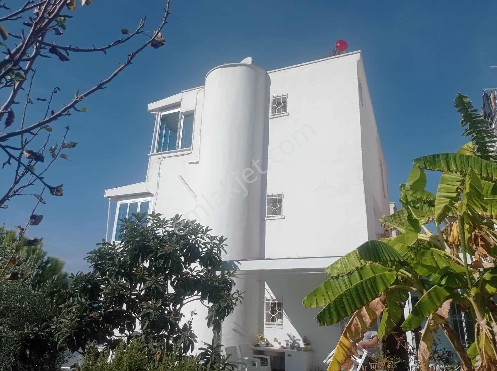 Kuşadası Özboğaziçi Sitesinde 4+1 Tripleks Deniz Manzaralı - Görsel 3