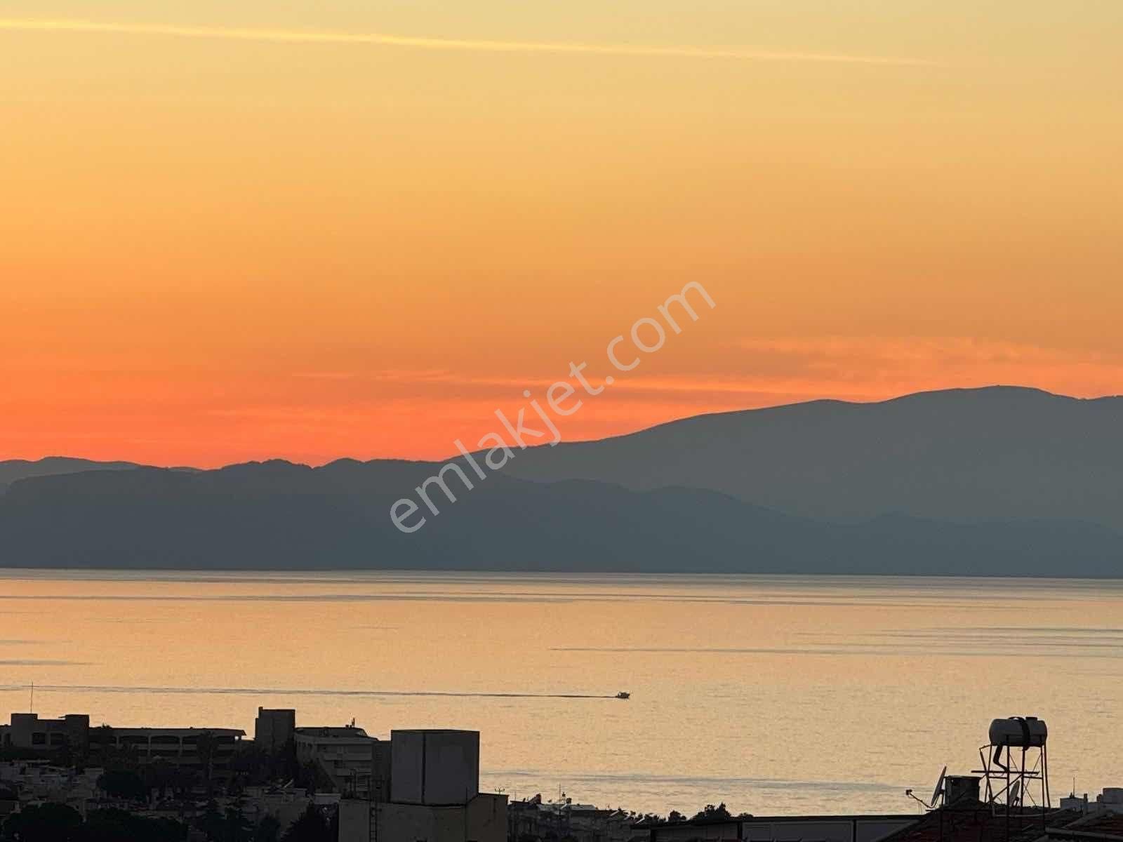 Kuşadası Özboğaziçi Sitesinde 4+1 Tripleks Deniz Manzaralı - Görsel 11