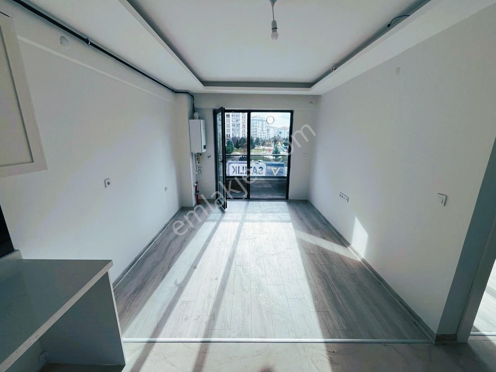 Batıkent'te Yerden Isıtmalı K.otoparklı 1+1 Satılık Daire - Görsel 21