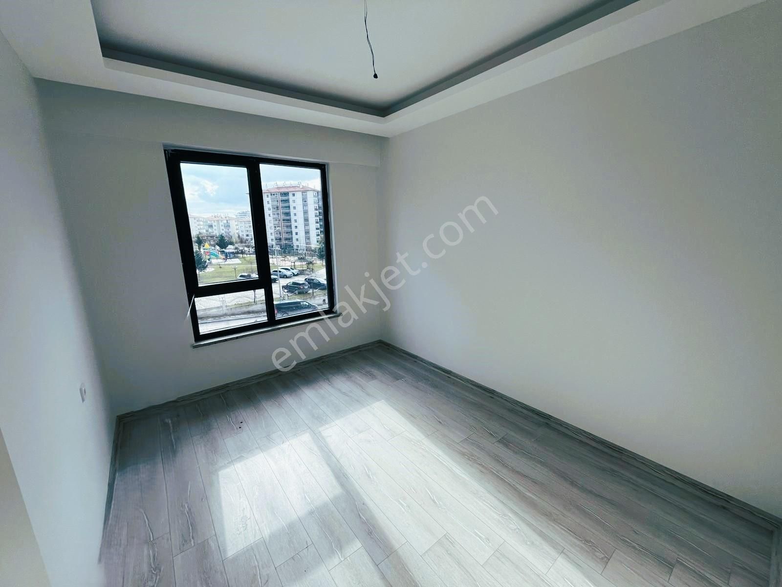 Batıkent'te Yerden Isıtmalı K.otoparklı 1+1 Satılık Daire - Görsel 23