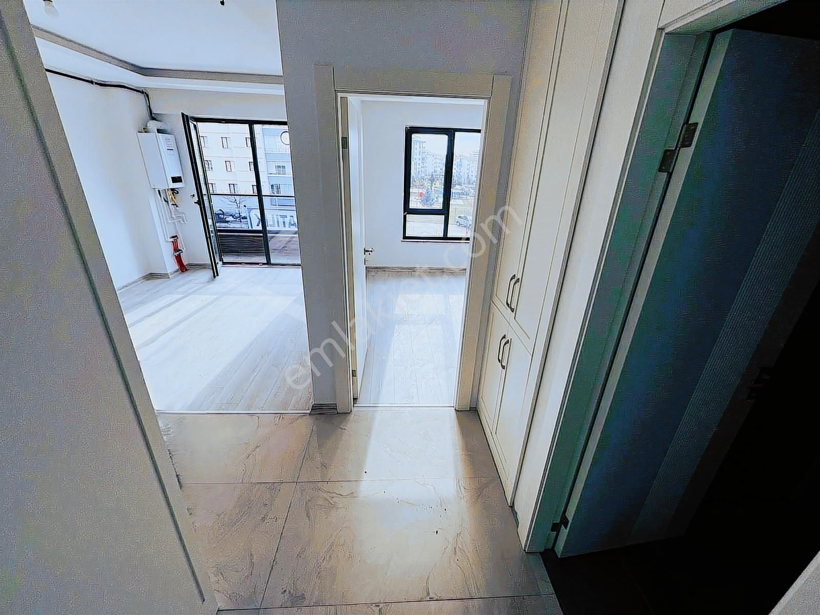 Batıkent'te Yerden Isıtmalı K.otoparklı 1+1 Satılık Daire - Görsel 5