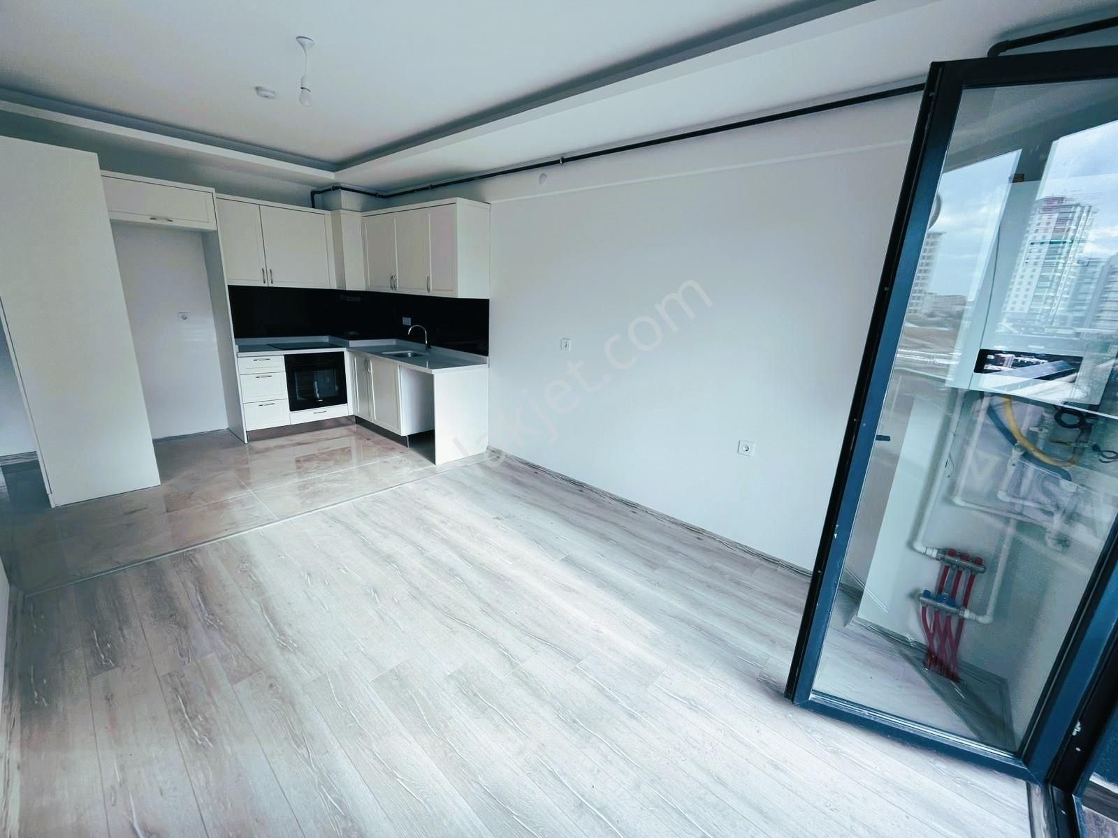 Batıkent'te Yerden Isıtmalı K.otoparklı 1+1 Satılık Daire - Görsel 2