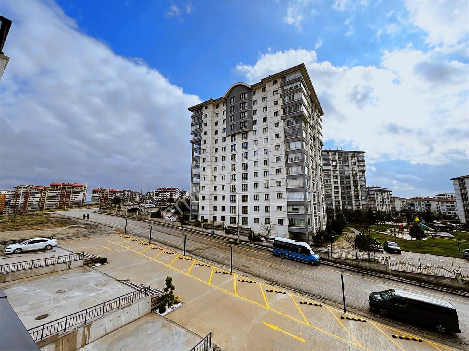 Batıkent'te Yerden Isıtmalı K.otoparklı 1+1 Satılık Daire - Görsel 14