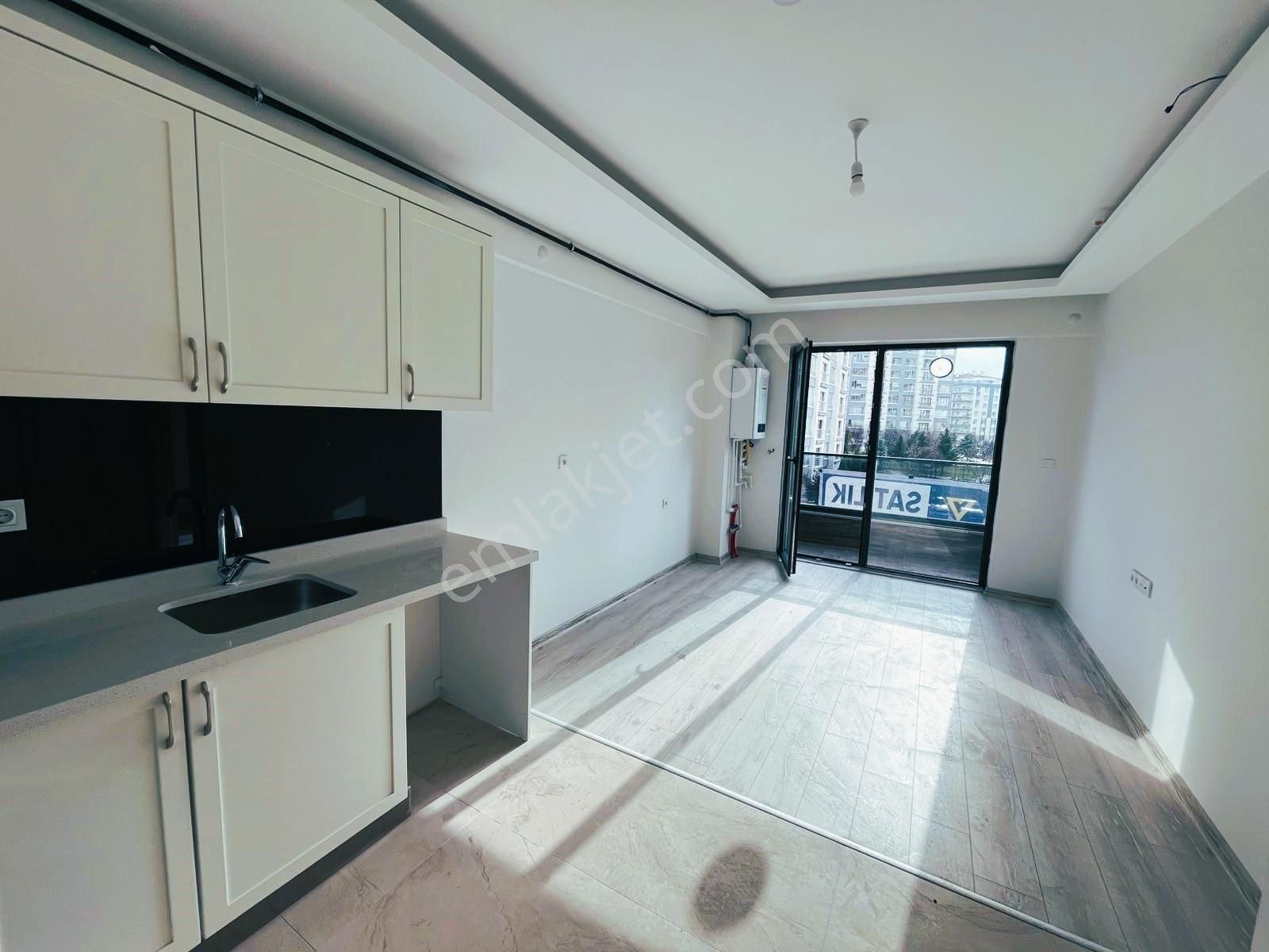 Batıkent'te Yerden Isıtmalı K.otoparklı 1+1 Satılık Daire - Görsel 6