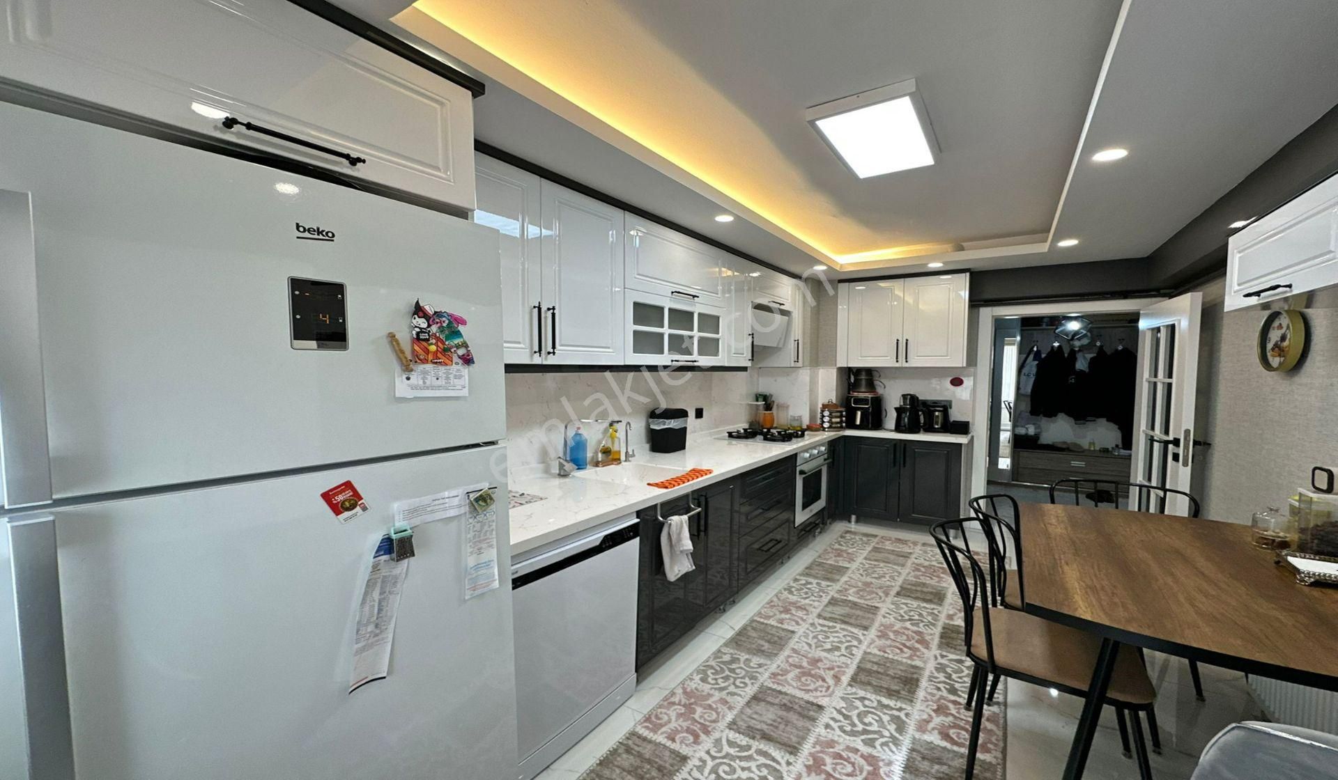 Ufuktepe Cadde Yakını Katta 3+1 3 Balkonlu Asansörlü - Görsel 5
