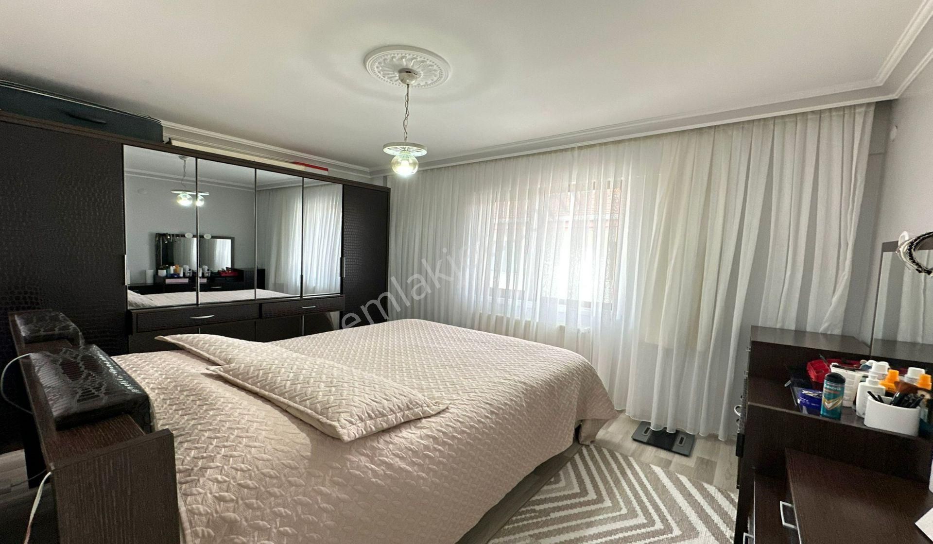 Ufuktepe Cadde Yakını Katta 3+1 3 Balkonlu Asansörlü - Görsel 24