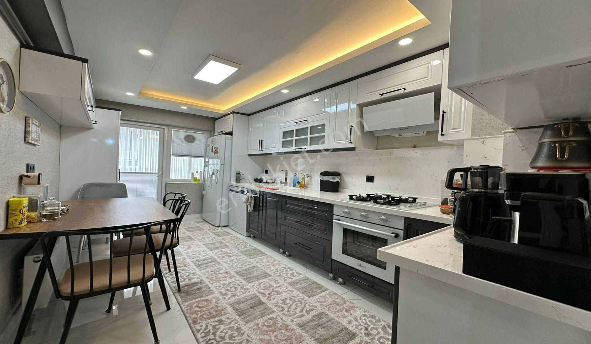 Ufuktepe Cadde Yakını Katta 3+1 3 Balkonlu Asansörlü - Görsel 22